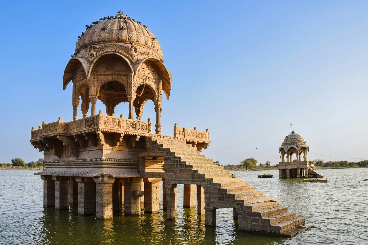Gadisar Lake romantic Jaisalmer tour
